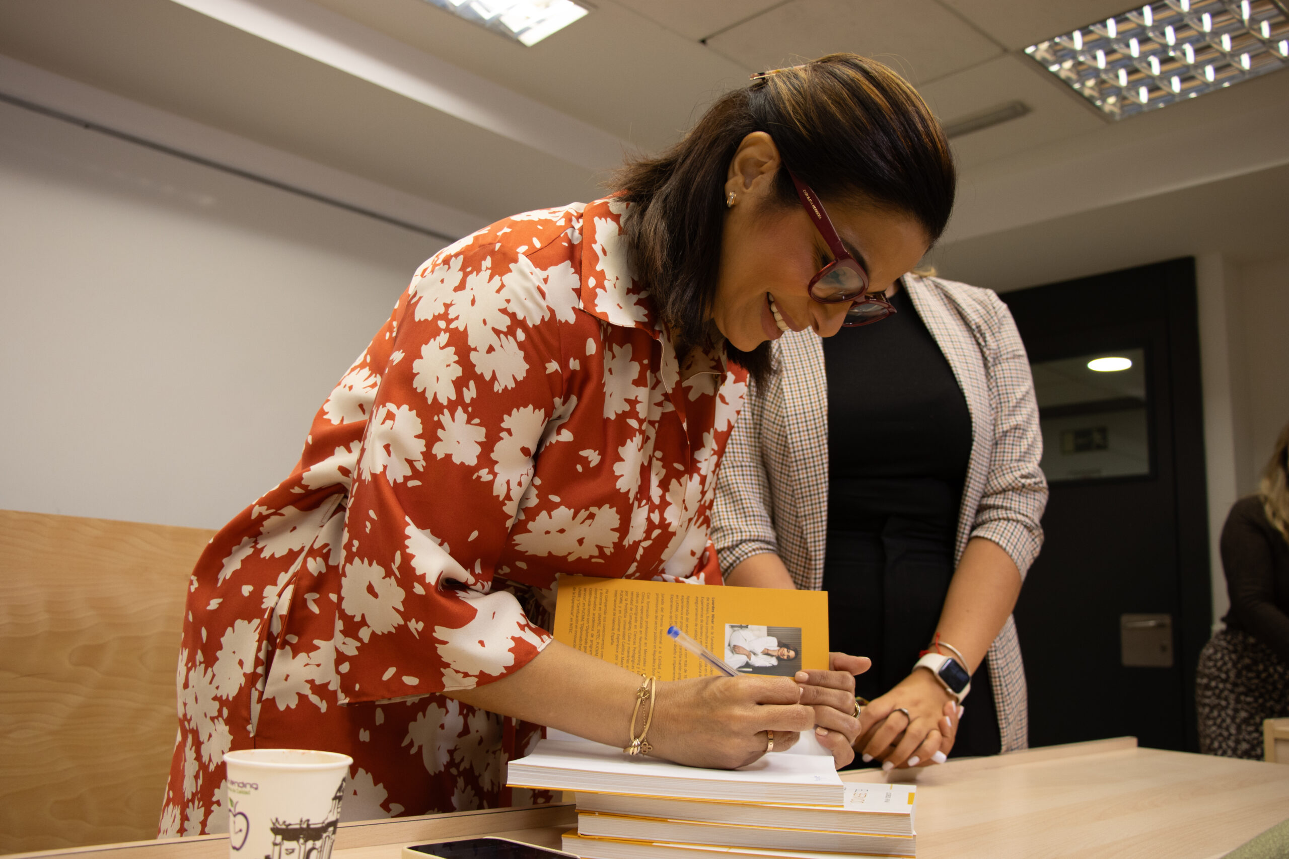 Firma de libros Louders Nivar — 3